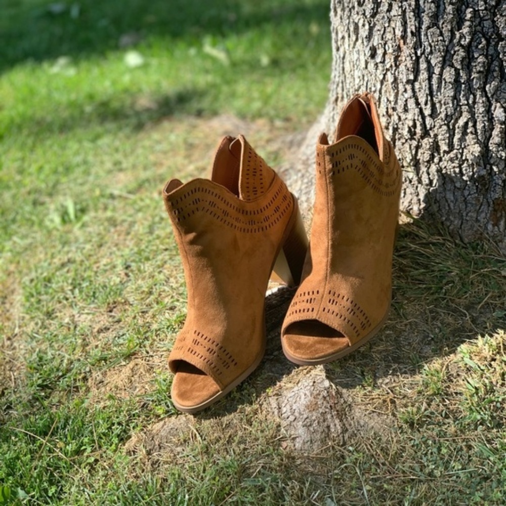 Laser Detailed Chunky Heel Peep Toe Booties - Picture 8 of 8